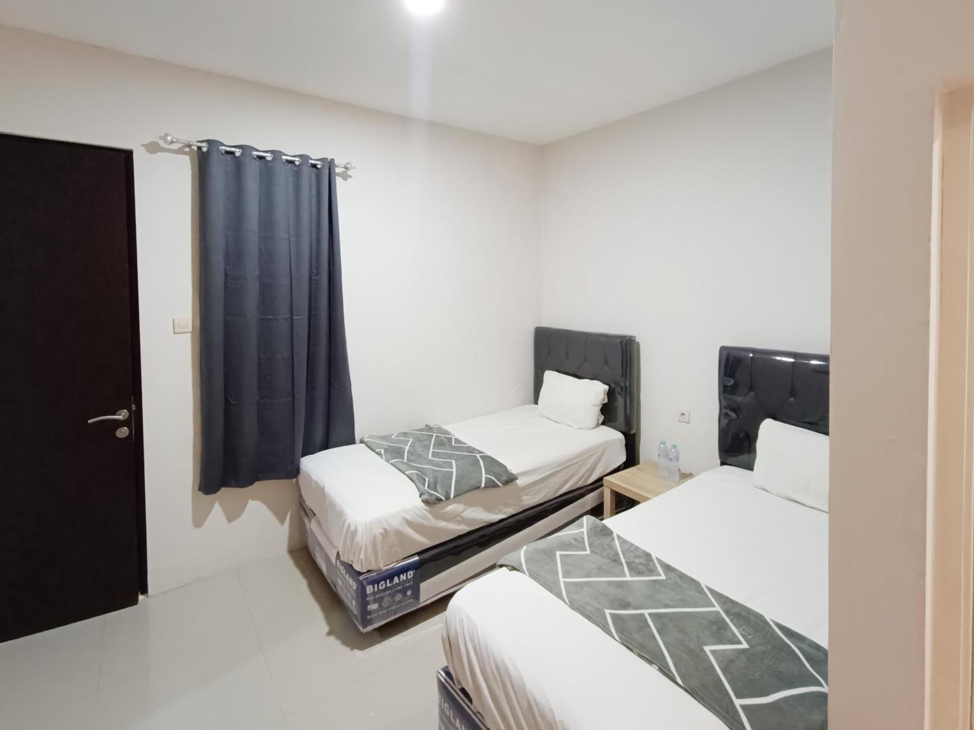 Happy Family Homestay Jember Mitra Reddoorz Esterno foto